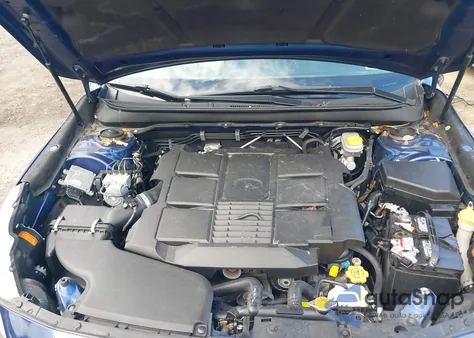 2015 Subaru Outback 3.6R Limited из США, поврежденный, VIN 4S4BSENCXF3334770